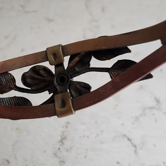 Vintage copper & brass floral cuff bracelet with blue turquoise stone - Picture 4 of 9